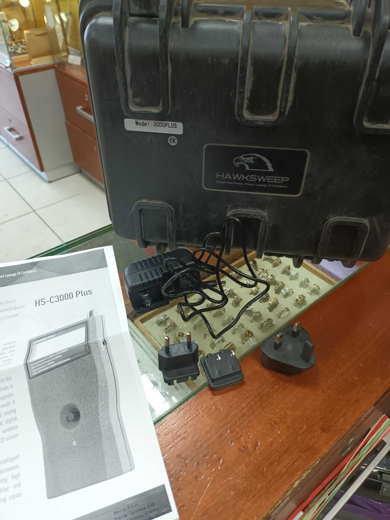 Wykrywacz kamer i podsłuchów HAWKSWEEP C-3000 Plus - kompletny zestaw