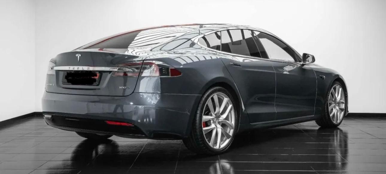 Tesla Model S 100 d