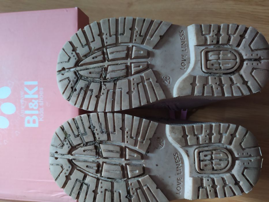 Продам демисезонні ортопедичні чобітки на дівчинку