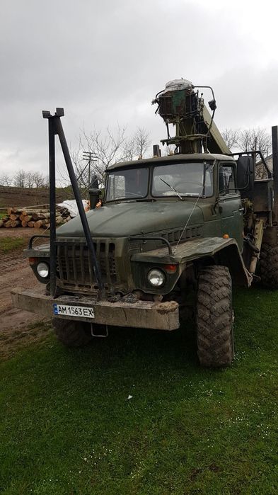 УРАЛ 4320 з маніпулятором