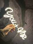 Led napis „ you+me”
