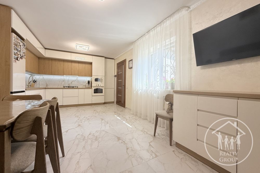 Продам будинок в ближньому центрі!Високий замок!Знесіння!