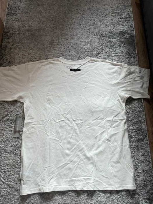 Biala koszulka fg fear of god z czarnym logiem