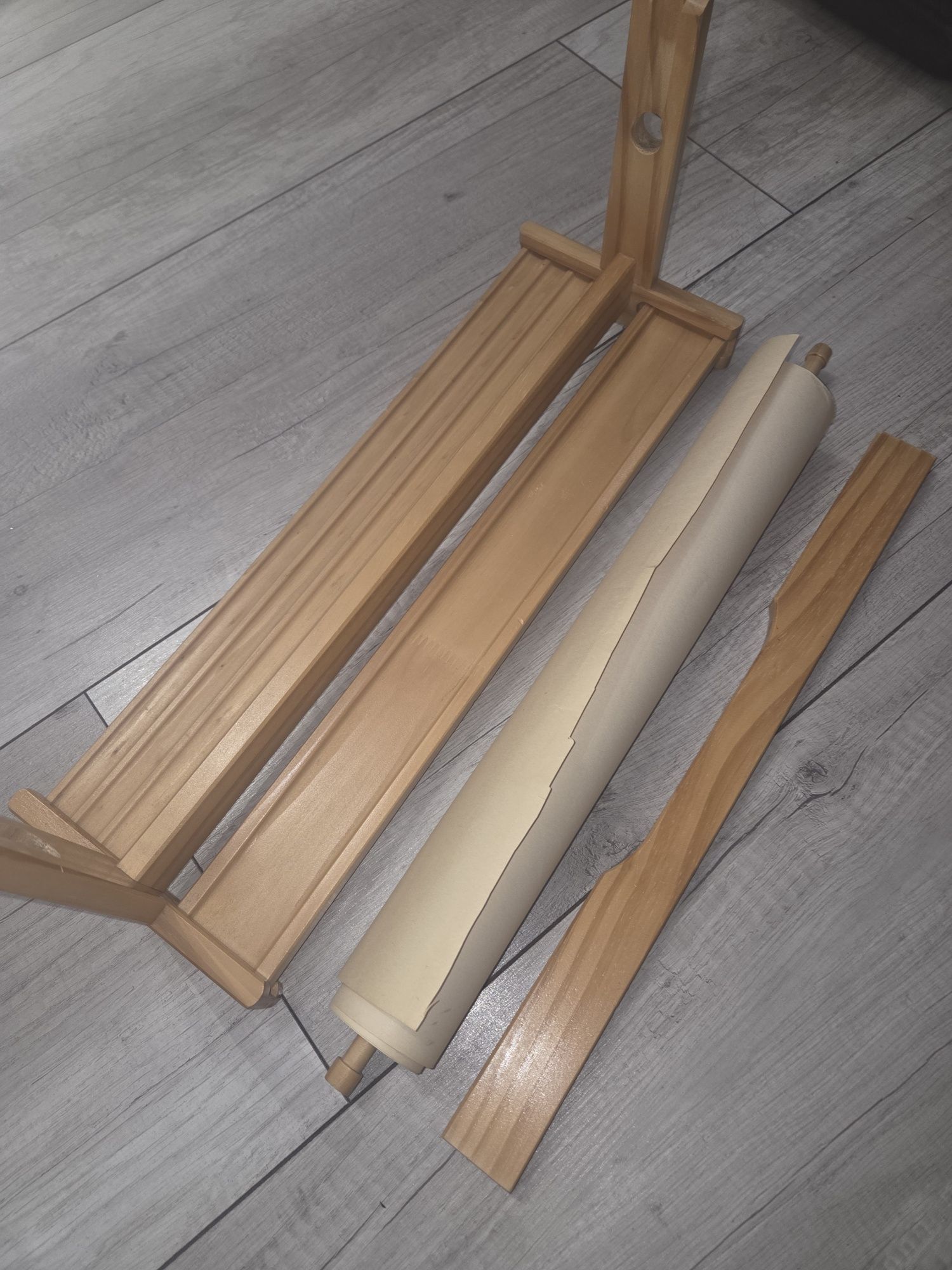 Uchwyt, drewniany stojak na papier Ikea dla dzieci