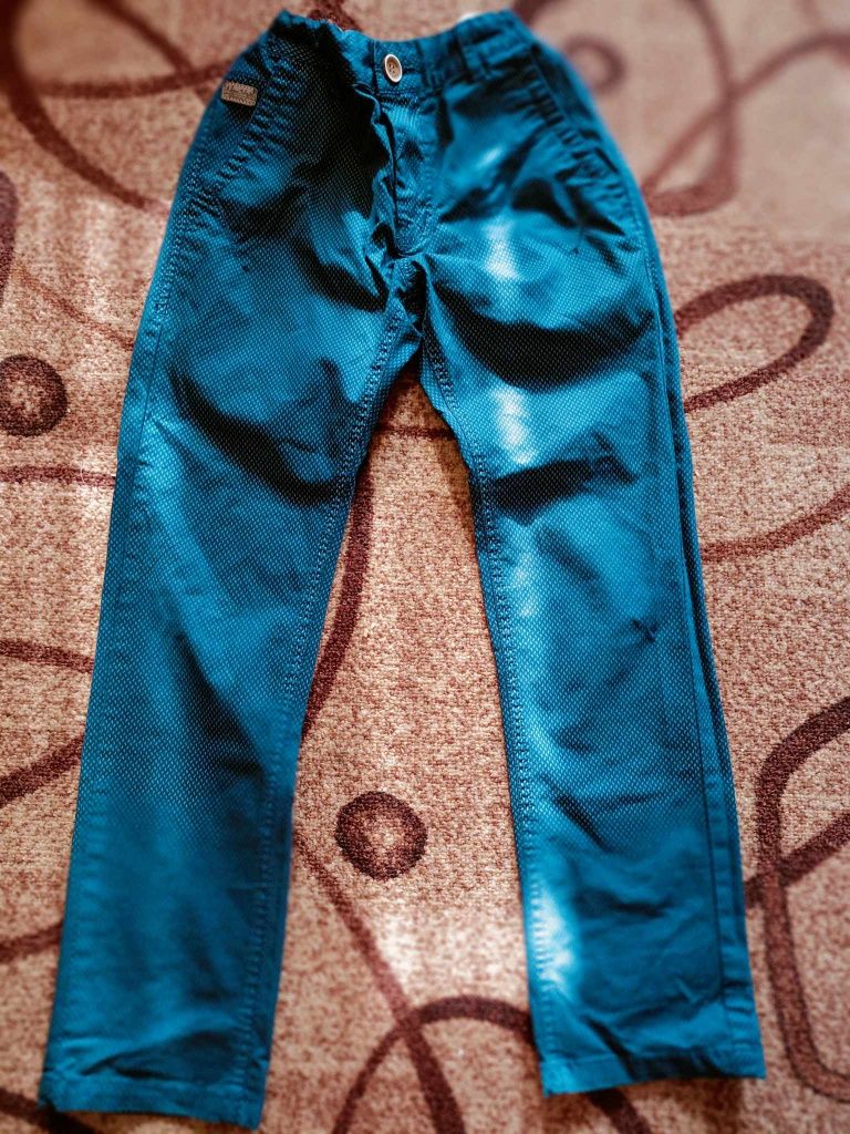 Брюки джинсы джоггеры на 5-7 лет, бордовые, синие, черные,школьные