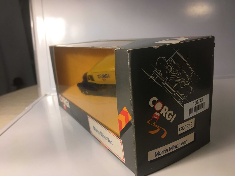 Morris Minor Van - Corgi -  esc.1/43 - como NOVO