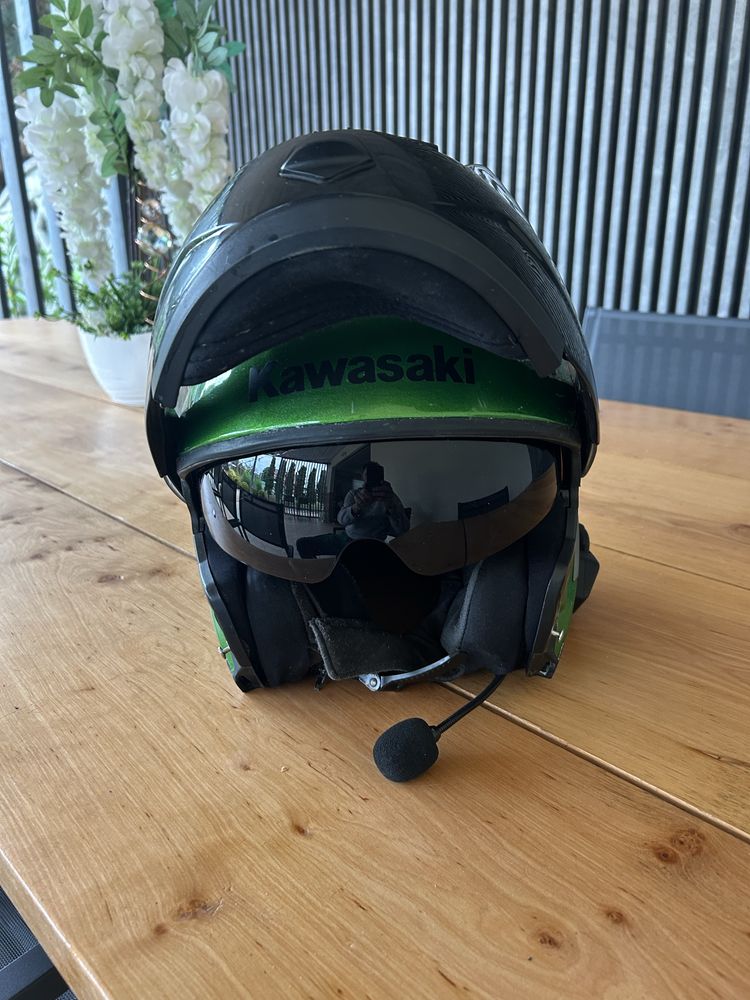 Kask motocyklowy z intecomem