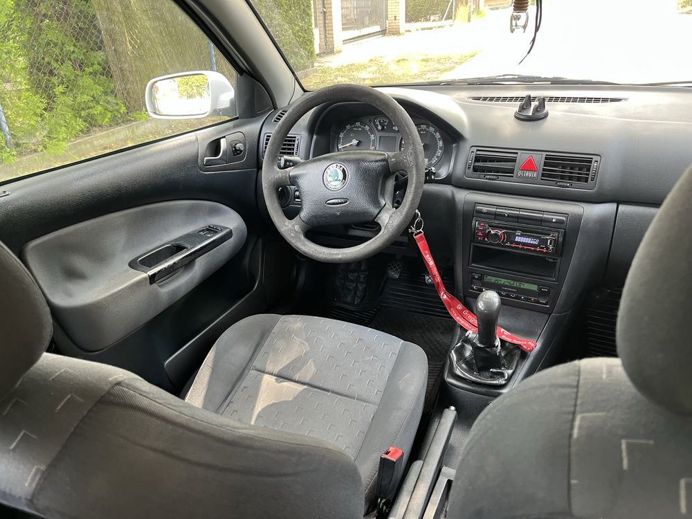 Na Sprzedaż szkoda Octavia 1.6 lpg 2007 rok dobry stan
