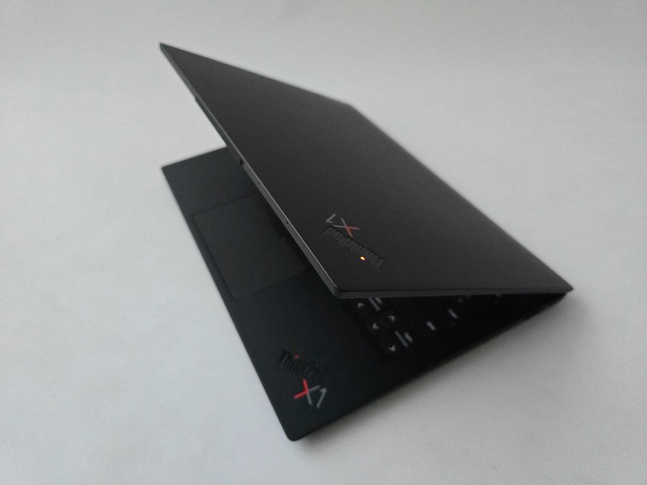 Lenovo ThinkPad X1 Carbon Gen 10 I7 1255U/RAM 16GB/SSD 1TB/WIN 11