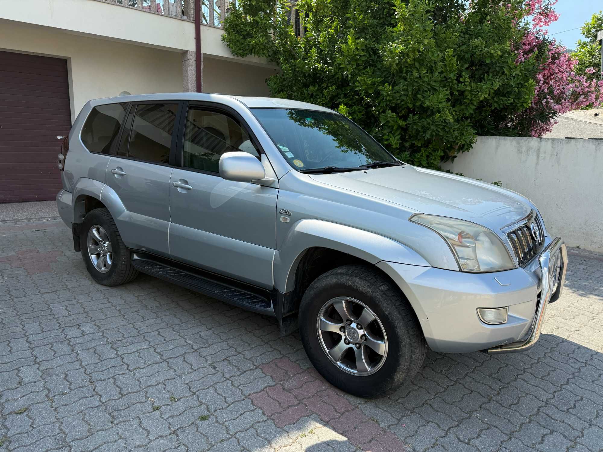 Toyota Land Cruiser KDJ-120, D-4D, Auto, 173 cv, 8 Lugares