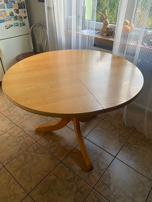 Rozkładany okrągły stół