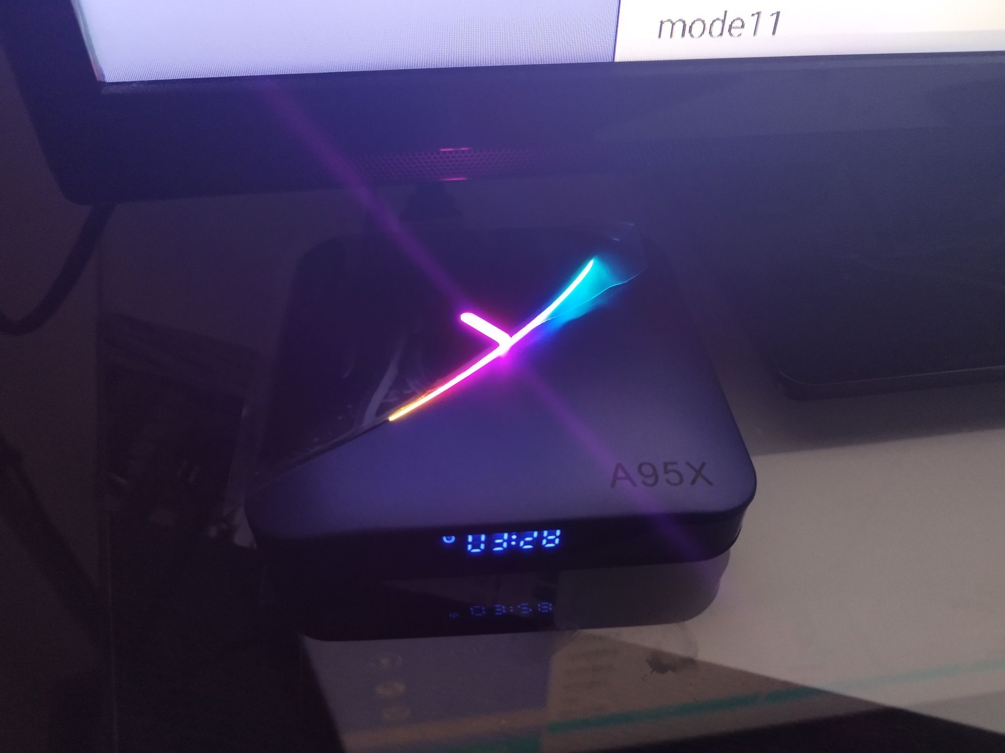 NOVIDADE TVbox com o novo android 11/4 GB/32GB nova com RGB light