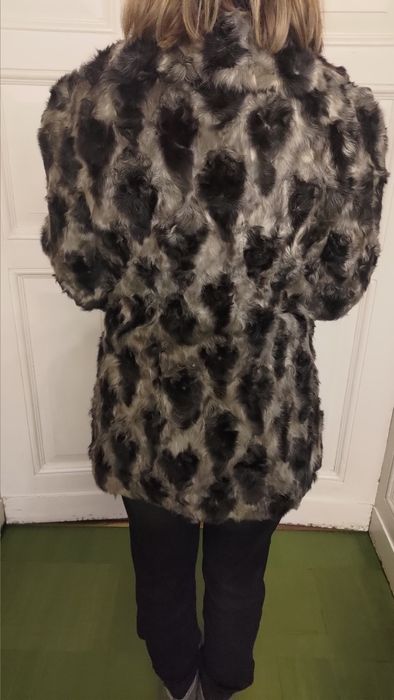 Futro w czarne cętki