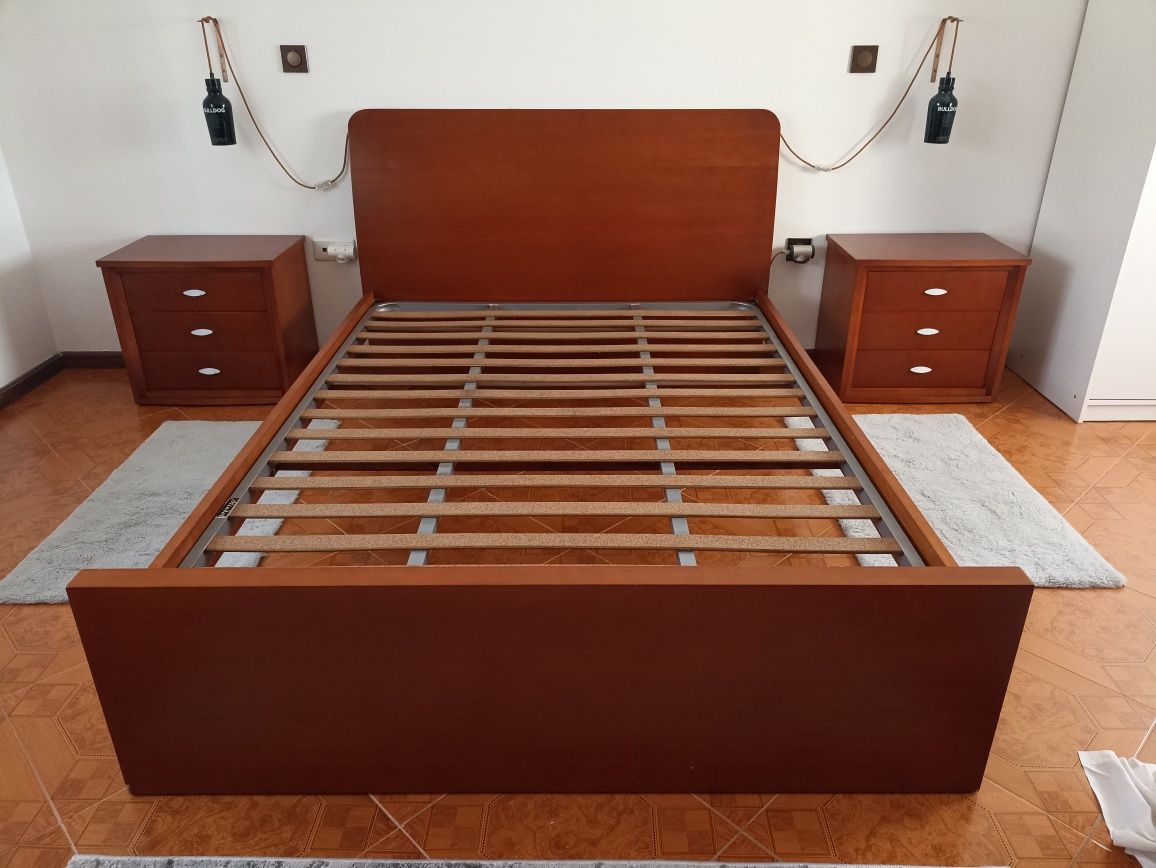 Mobília de quarto em madeira maciça de Cerejeira
