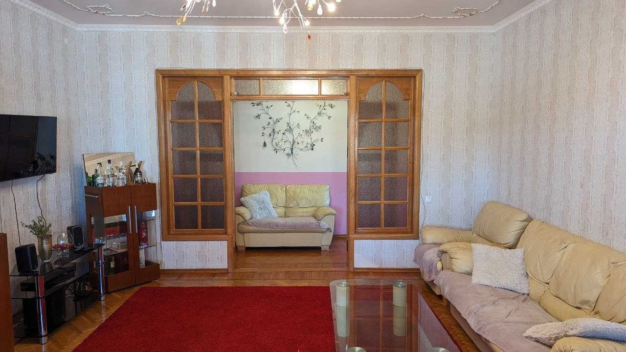Продається добротний будинок в Центрі! Для великої родини