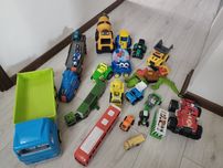 Zestaw autka i inne pojazdy