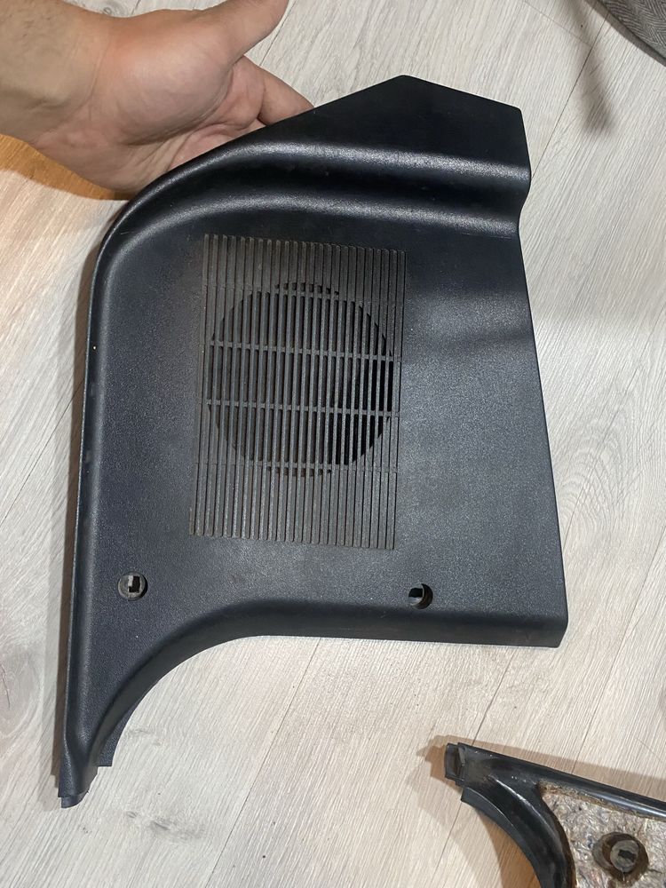 Накладки на динамики BMW E34