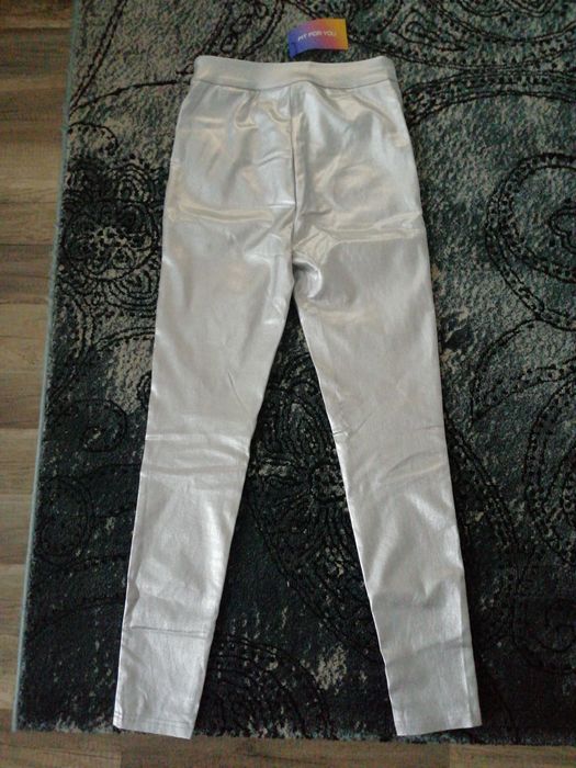 Nowe spodnie błyszczące legginsy