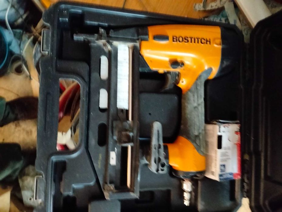 Vendo Bostitch com pouco uso