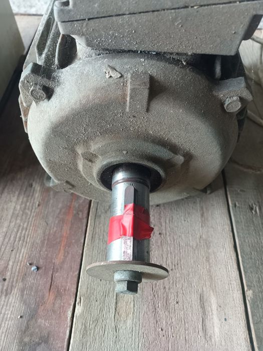 Silnik elektryczny 5,5 kw ze skrzynka rozruch praca