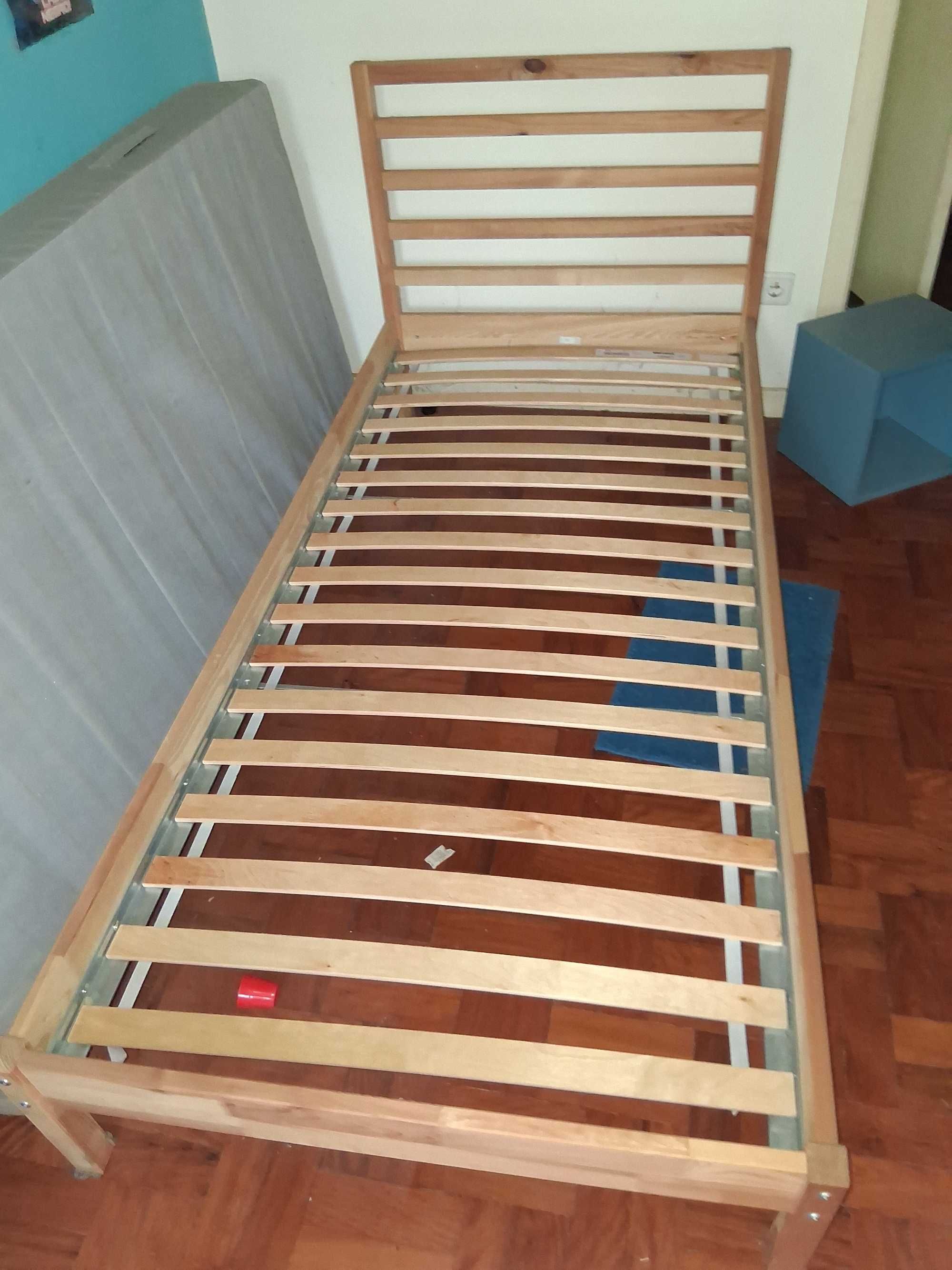 Cama de solteiro IKEA