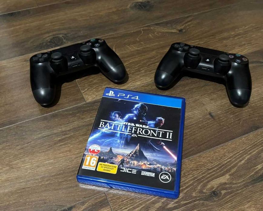 Konsola Sony Playstation 4 slim + dwa pady + gra oryginalny komplet