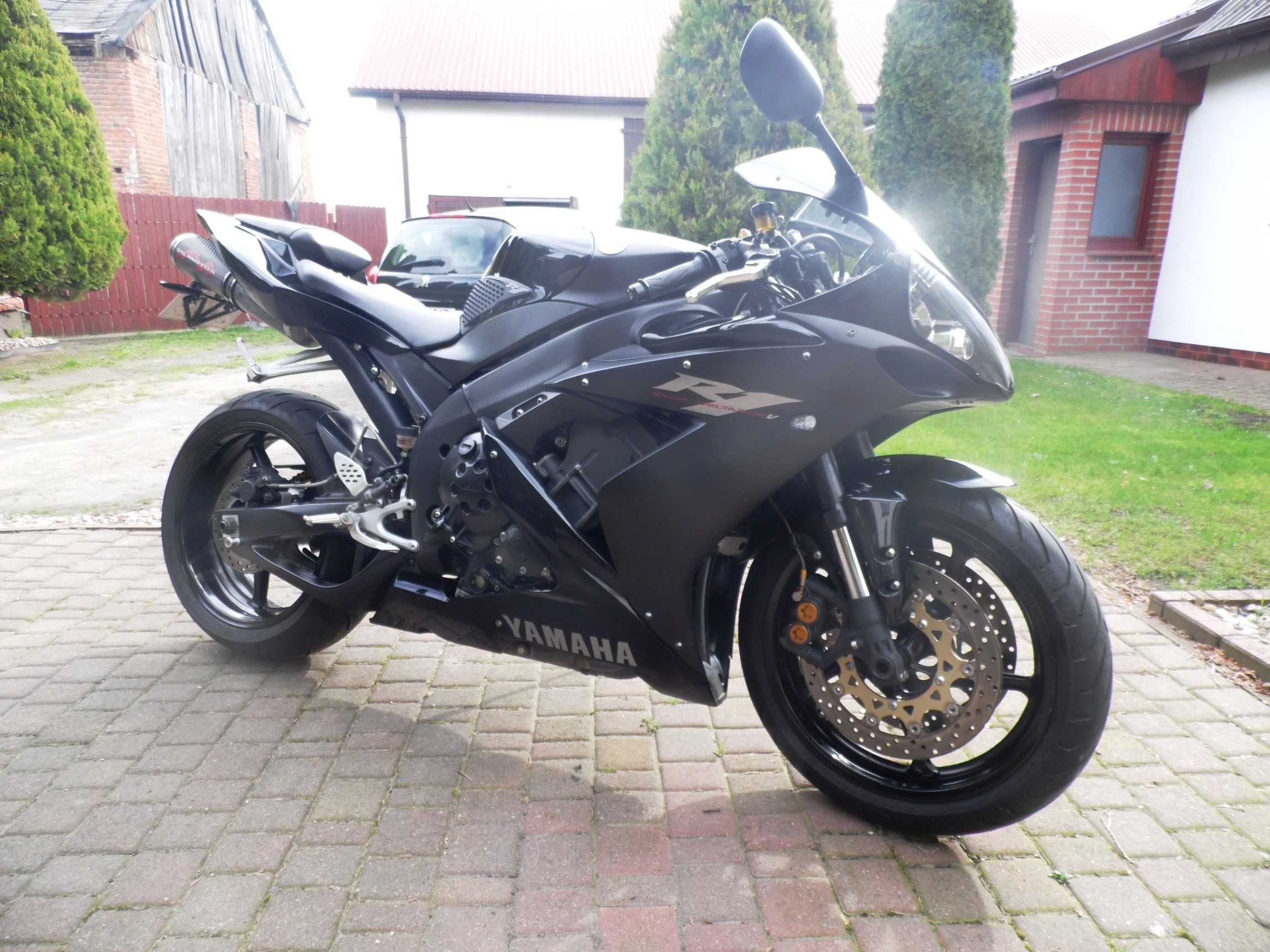 Yamaha R1 RN12 Black Edition