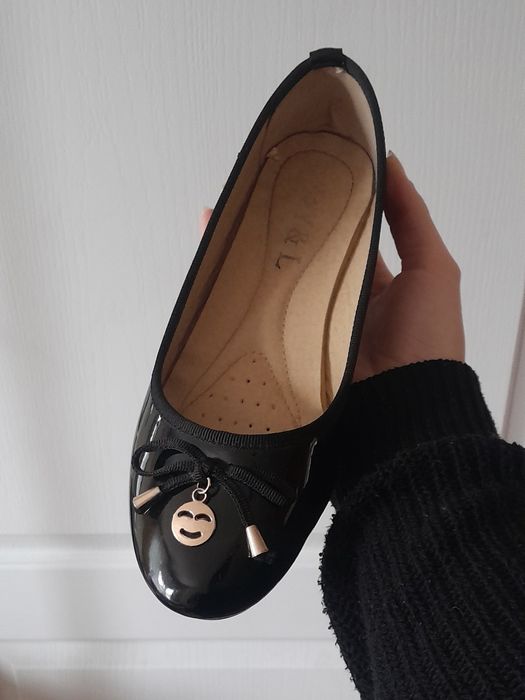 Czarne baleriny lakierowane 37