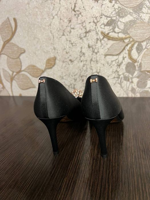 Продам чорні туфлі Ted Baker