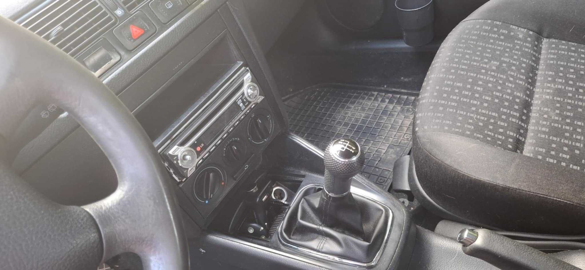 VW GOLF IV 2000 r 1.6 benzyna
