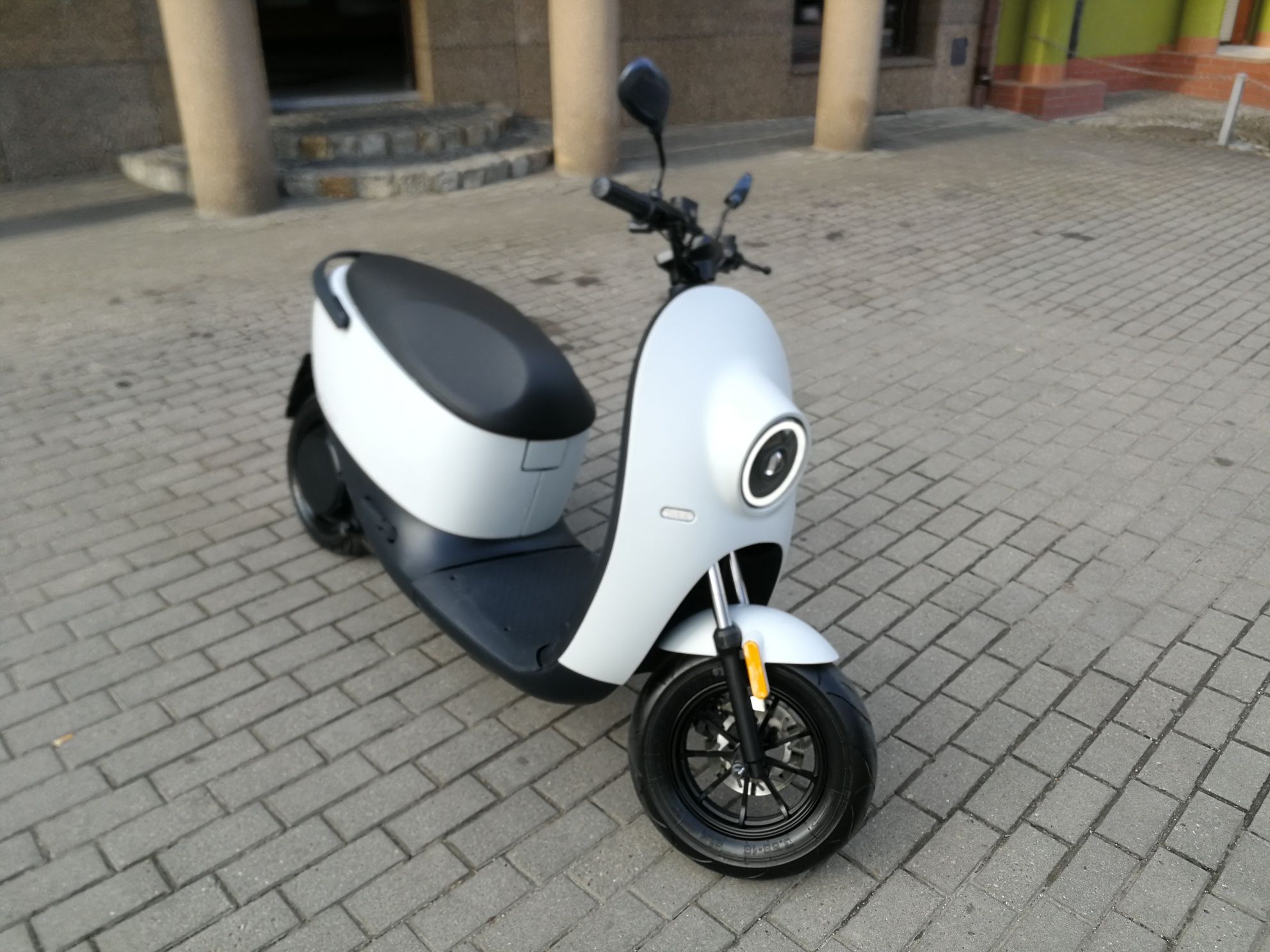 UNU SCOOTER PRO 4KW skuter elektryczny