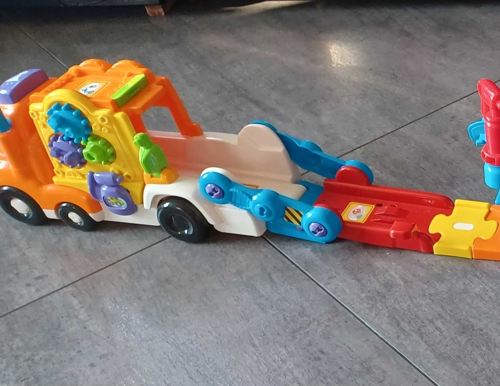 V-tech Tut Tut autka autotransporter