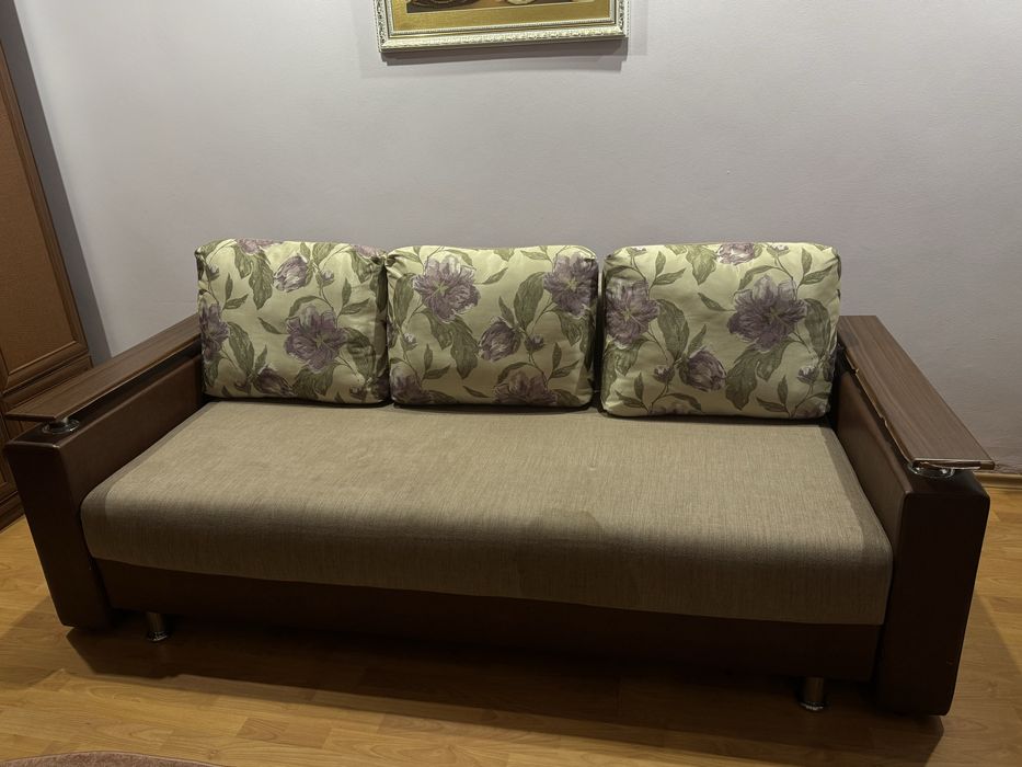 Диван розкладний у вітальню