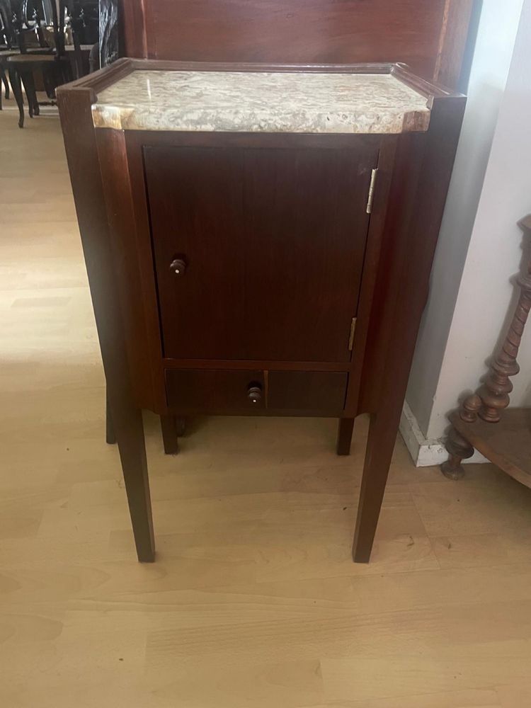 Mesa de cabeceira antiga