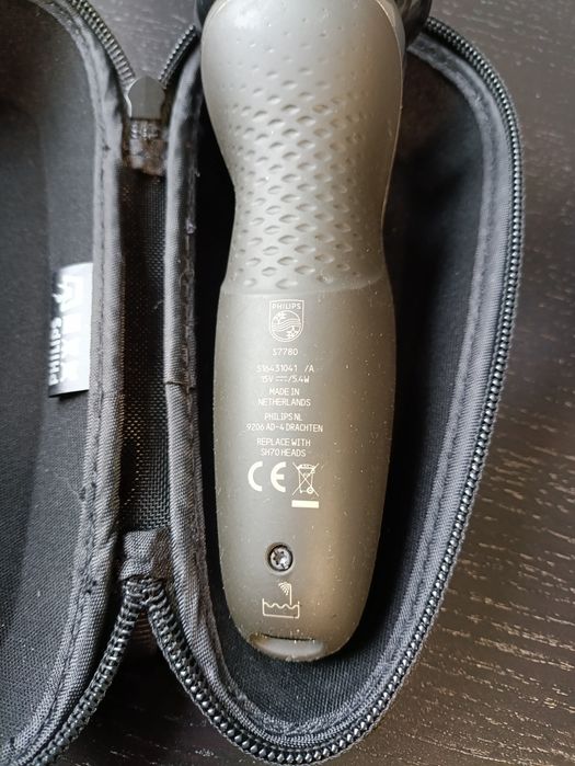 Golarka rotacyjna Philips series 7000 + stacja czyszcząca
