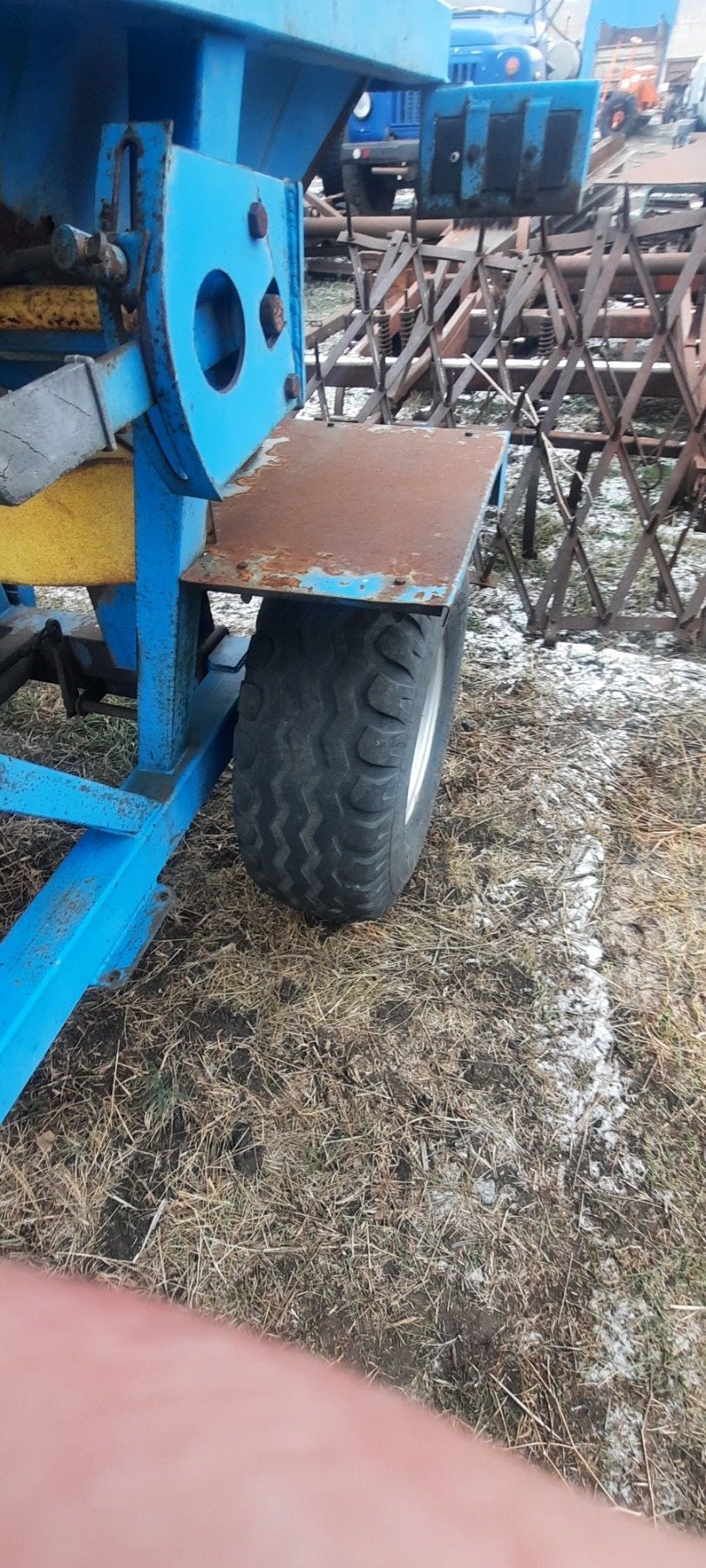 Розкидач міндобрив МВД -3.3, причіпний, на 3.3.т, ХМЕЛЬНИКСІЛЬМАШ,