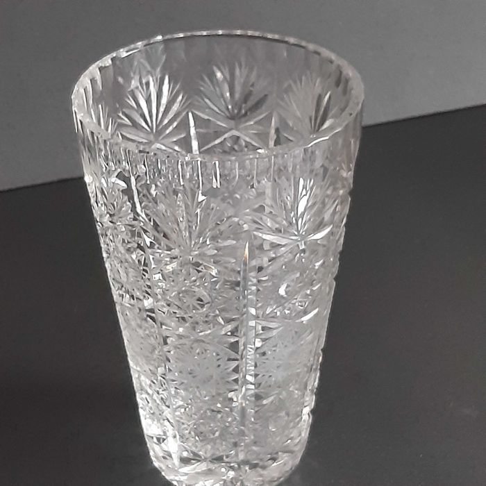 Wazon kryształowy z czasów PRL z lat 80.