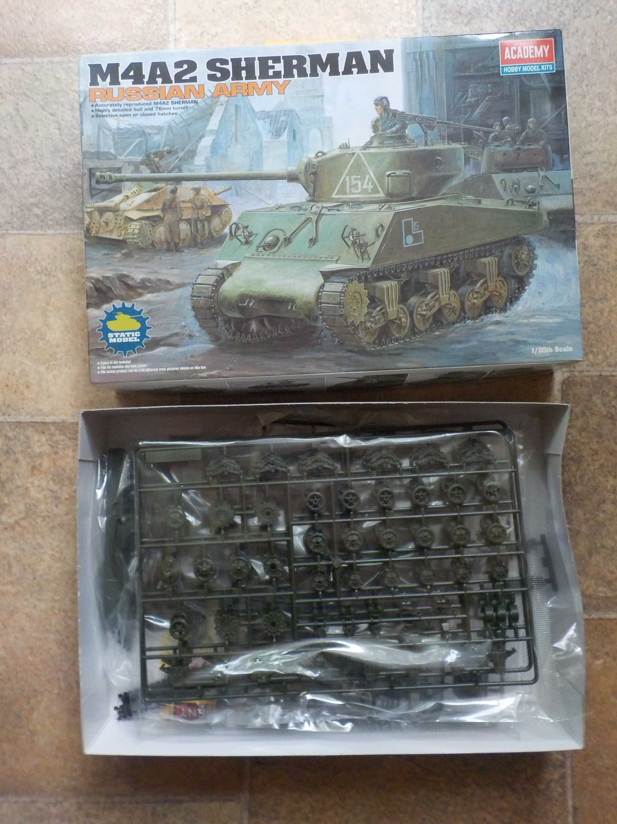 Academy 13010 M4A2 Sherman Russian Army