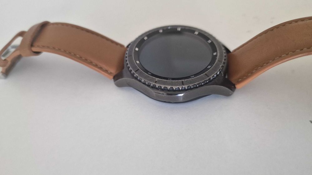 Relógio Samsung Gear S3 Frontier - Preto e Castanho