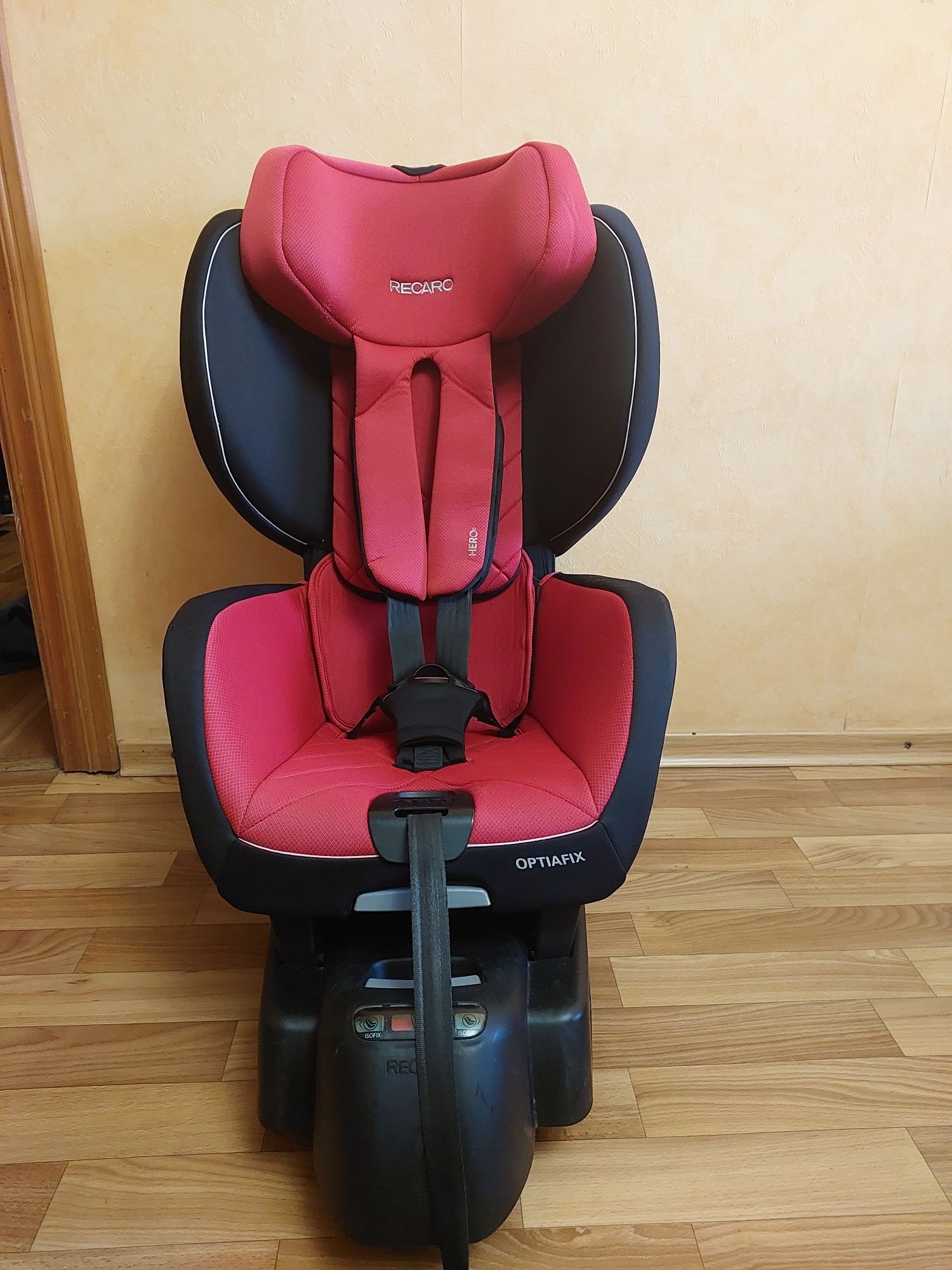 Автокрісло Recaro Optiafix