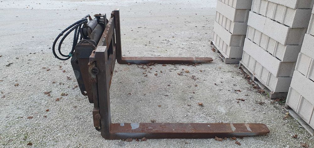 Garfos Manitou de 10 toneladas com Deslocação