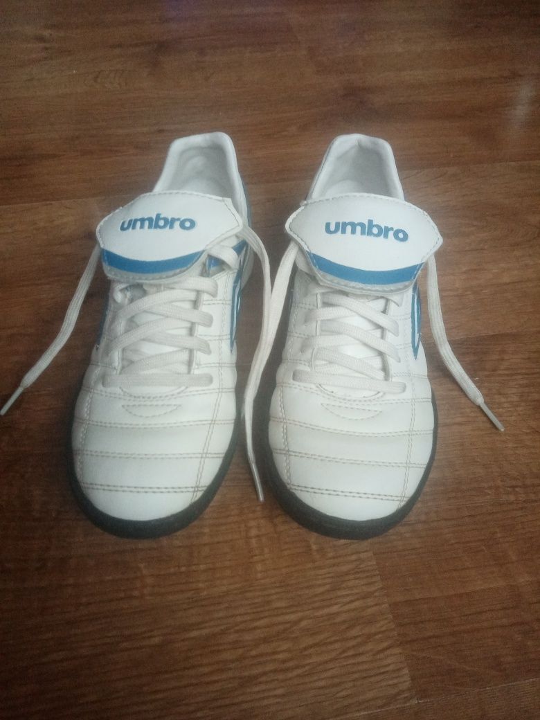 Buty piłkarskie sportowe firmy Umbro