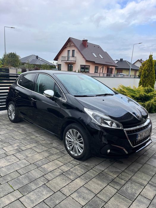 Peugeot 208 1.2 benzyna 110 KM w idealnym stanie garażowany
