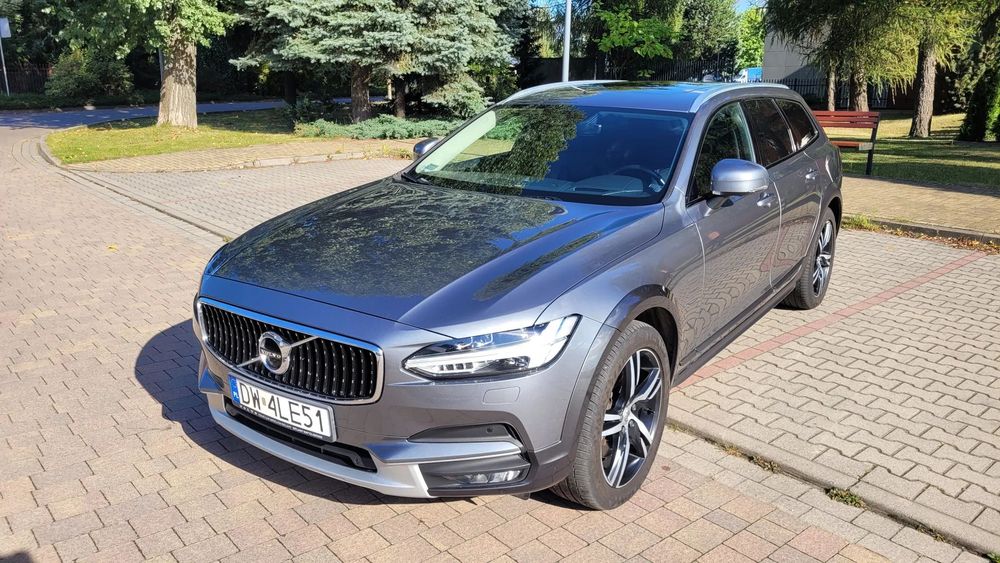 Volvo V90 Cross Country Cross Country D5 SCR AWD Pro MAX wyposażenie 1 właściciel F23%