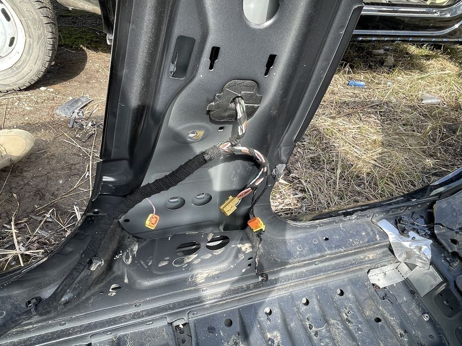 Поріг правий з стійкою B колір 346 Mercedes EQS 580 2021-