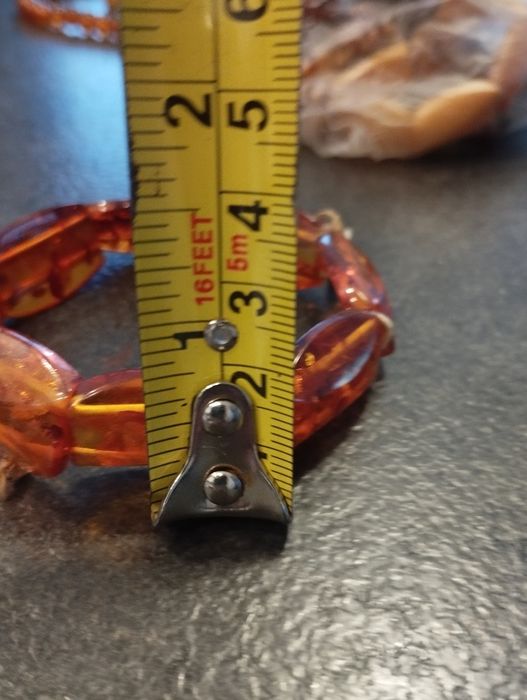 Bransoletka wykonana z bursztynu