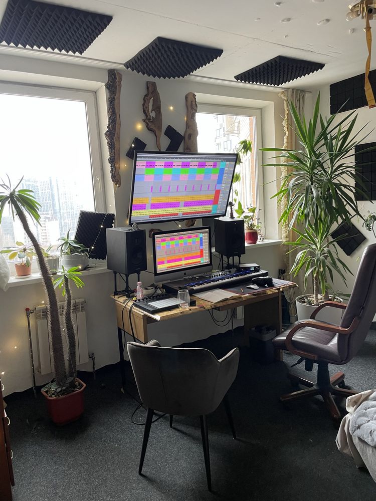 Ищу учителя/помошника в Ableton.Ищу колег,группу.