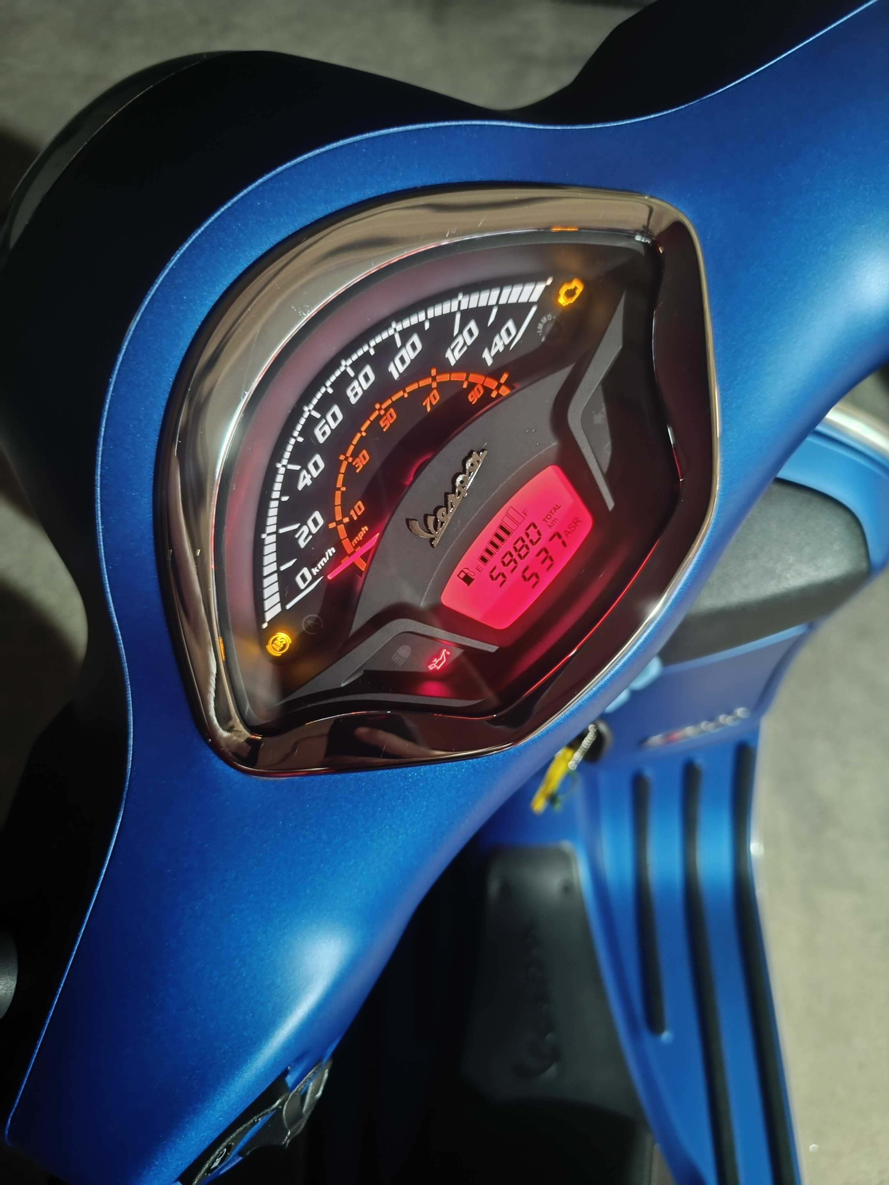 Vespa 300 GTS Super como nova