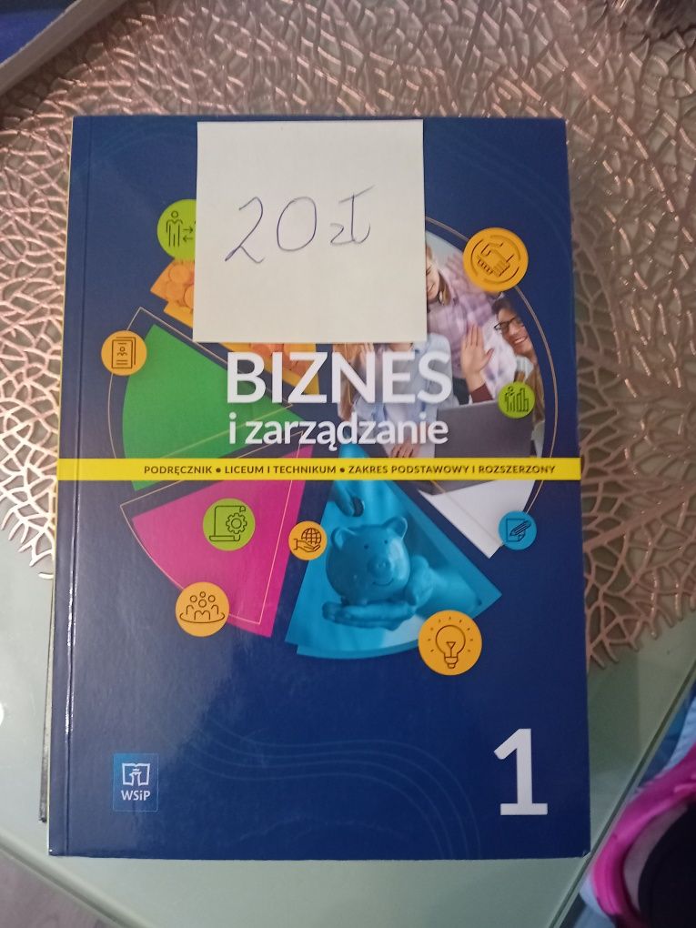 Książki do technikum 1klasa i jedna 2klasa
