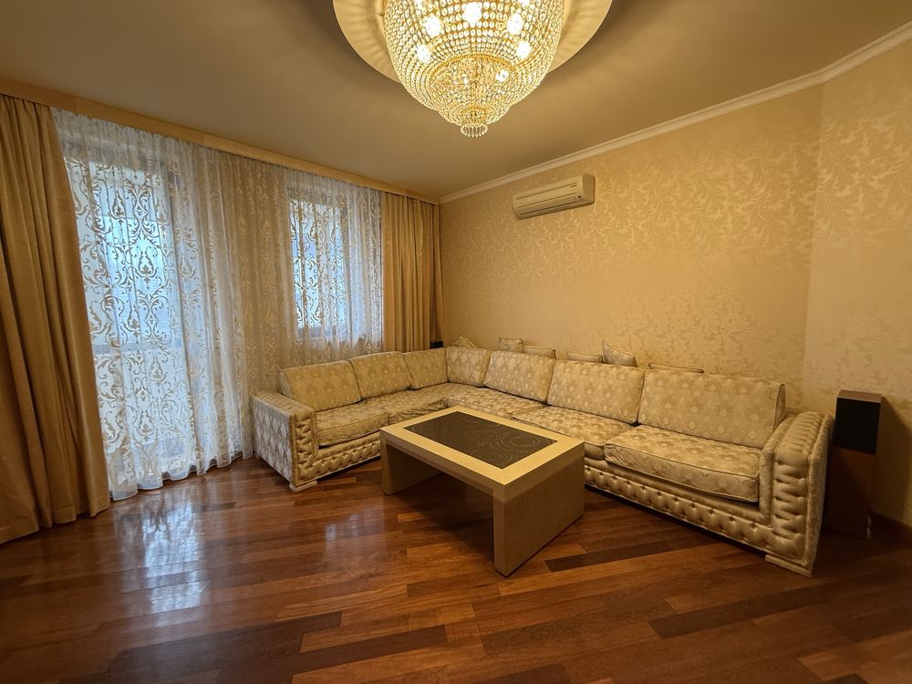 Продам 3х комн.квартиру 117м2,ул.О.Яроша 22,Метро Ботанический Сад
